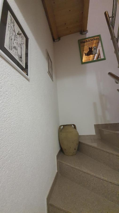 Franceska Apartmani Cres Buitenkant foto