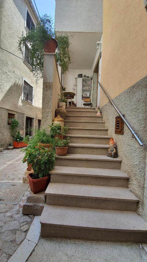 Franceska Apartmani Cres Buitenkant foto