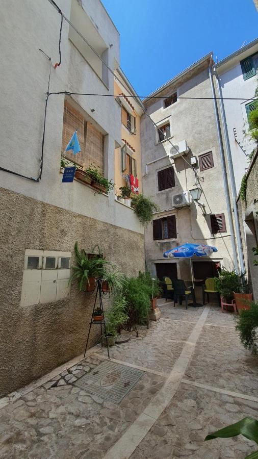 Franceska Apartmani Cres Buitenkant foto