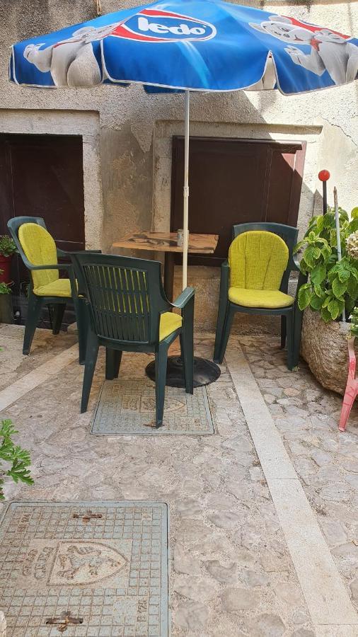 Franceska Apartmani Cres Buitenkant foto