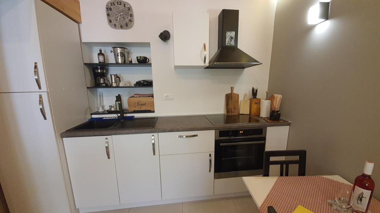 Franceska Apartmani Cres Buitenkant foto