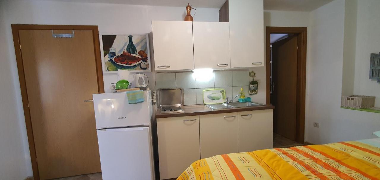 Franceska Apartmani Cres Buitenkant foto
