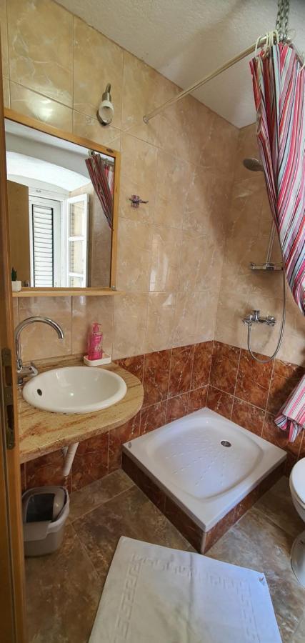 Franceska Apartmani Cres Buitenkant foto
