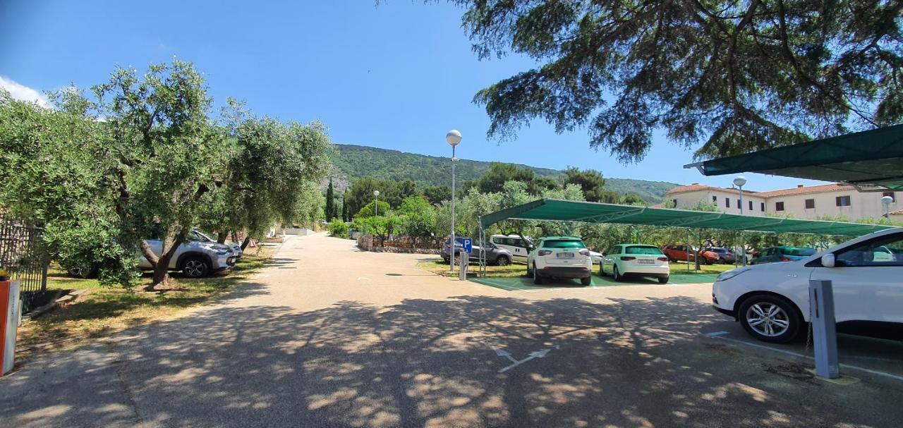 Franceska Apartmani Cres Buitenkant foto