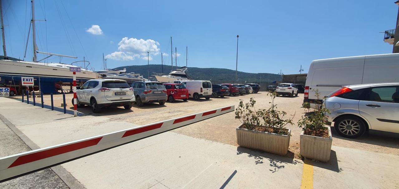 Franceska Apartmani Cres Buitenkant foto